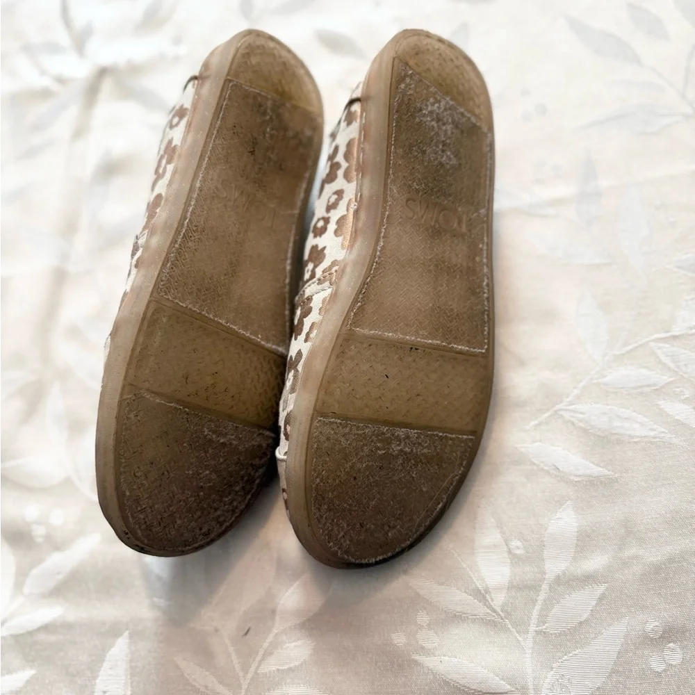 TOMS Girl’s Floral Shoes